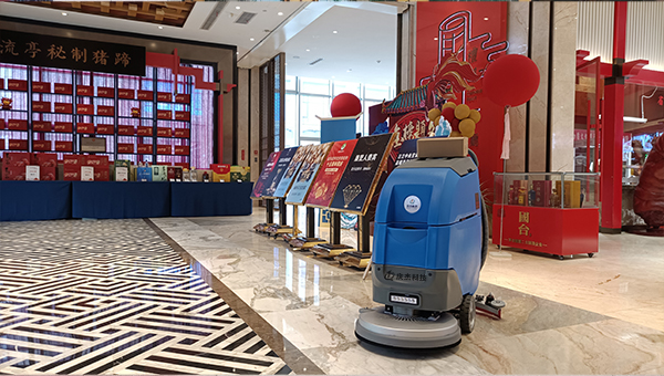 小型掃地車-清掃車廠家-慶杰洗地機走進大型酒店